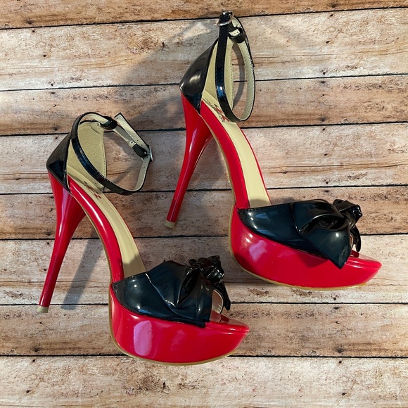 CR Collection Red and Black Bowtie Stilettos - Picture 3 of 9